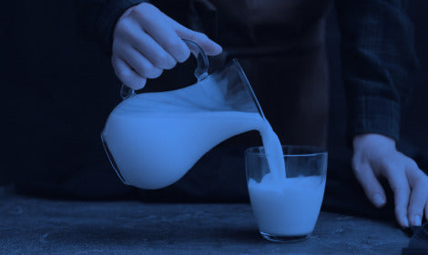 Latte caldo per dormire: funziona davvero?